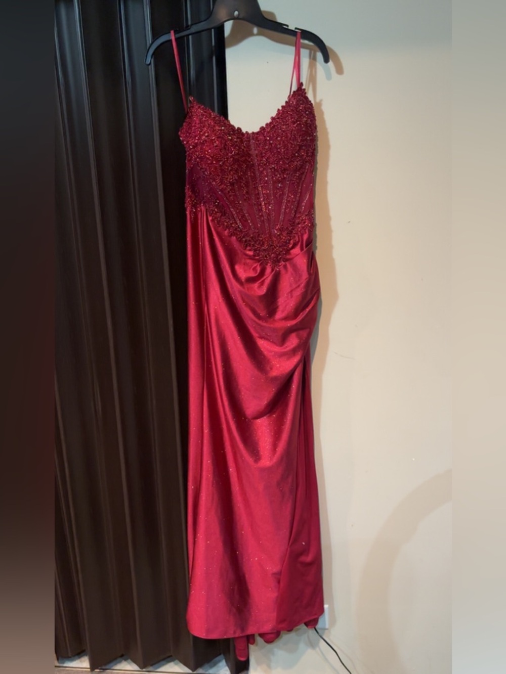Elegant Beaded Spaghetti-Strap Red Evening Dress